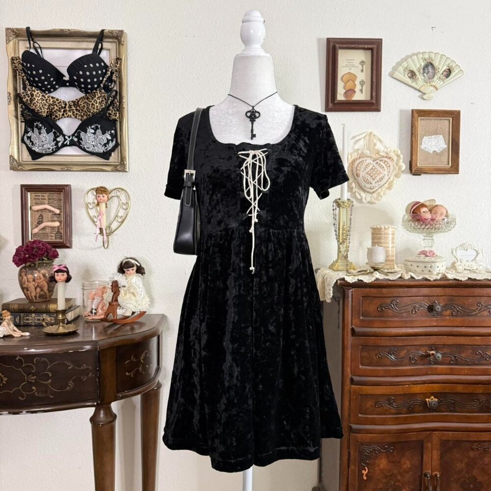 90's witchy whimsigoth crushed black velvet babydoll dress w lace up detail‎